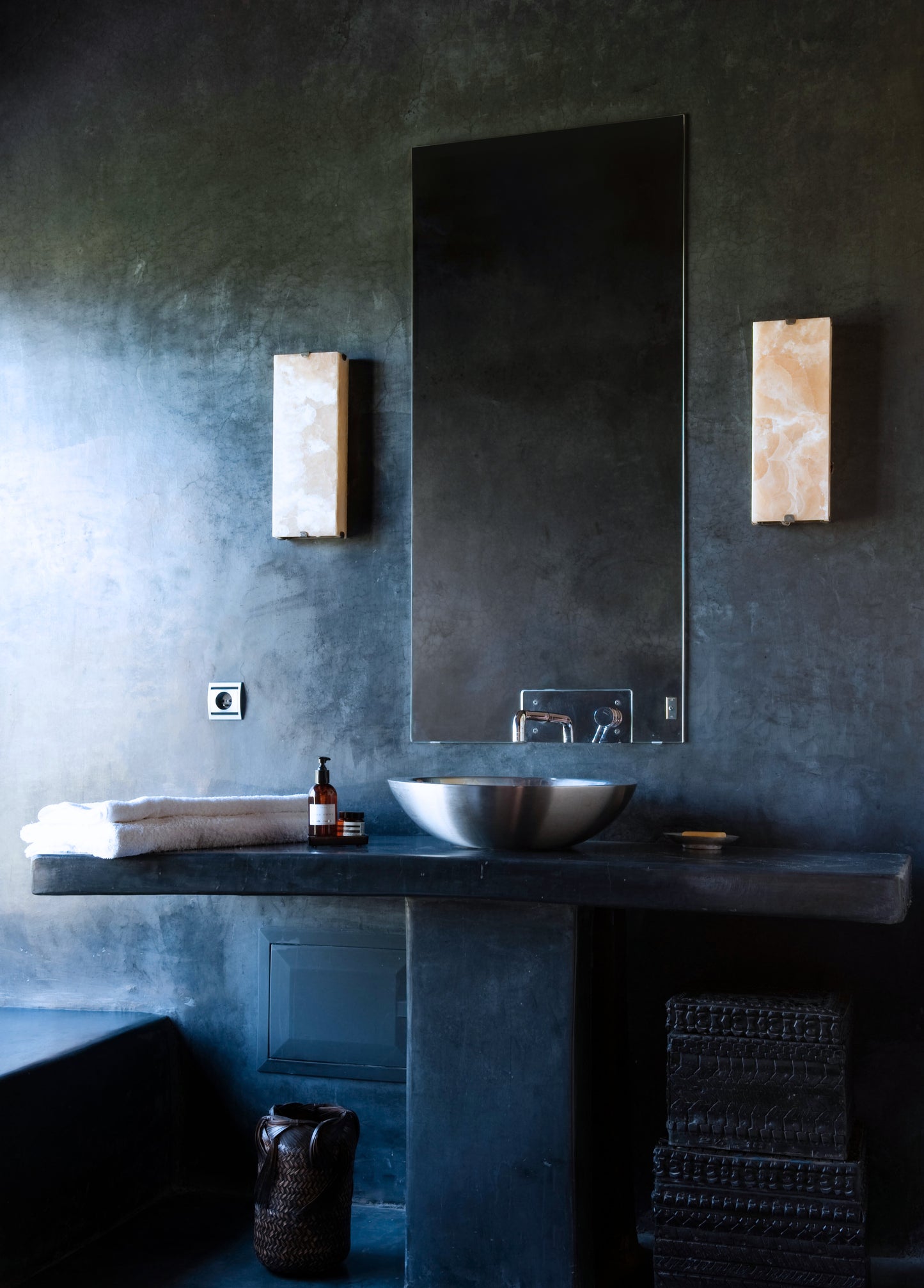 MARMORINO - BLACK ONYX